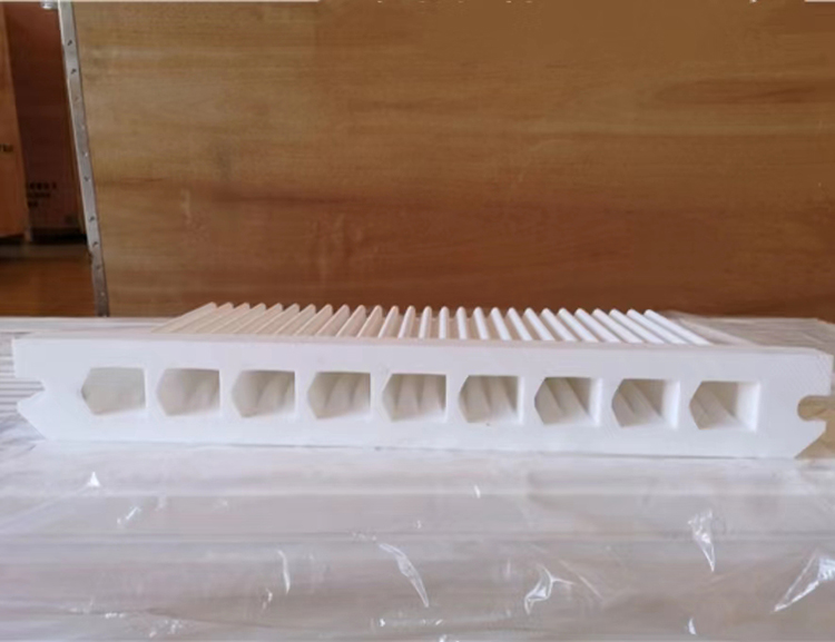 塑燒板除塵器出現(xiàn)高壓差的原因(圖1) 塑燒板除塵器出現(xiàn)高壓差的原因(圖1)